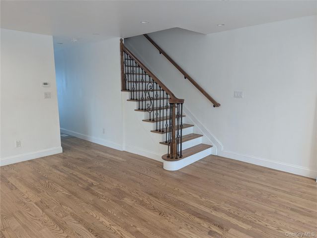 62 Forest Row, Great Neck, NY 11024