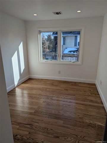 62 Forest Row, Great Neck, NY 11024