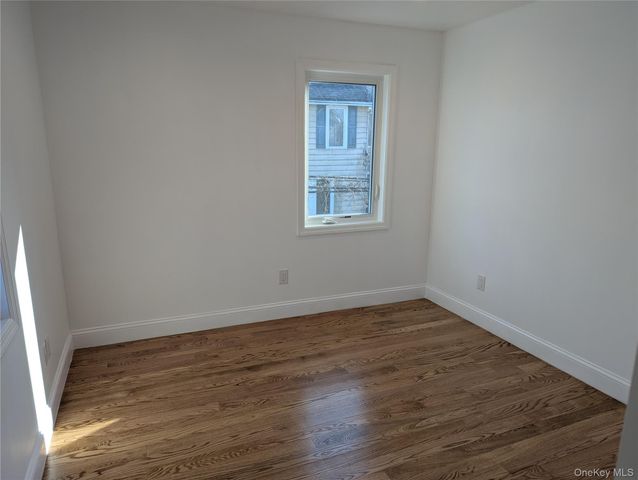 62 Forest Row, Great Neck, NY 11024