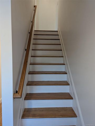 62 Forest Row, Great Neck, NY 11024