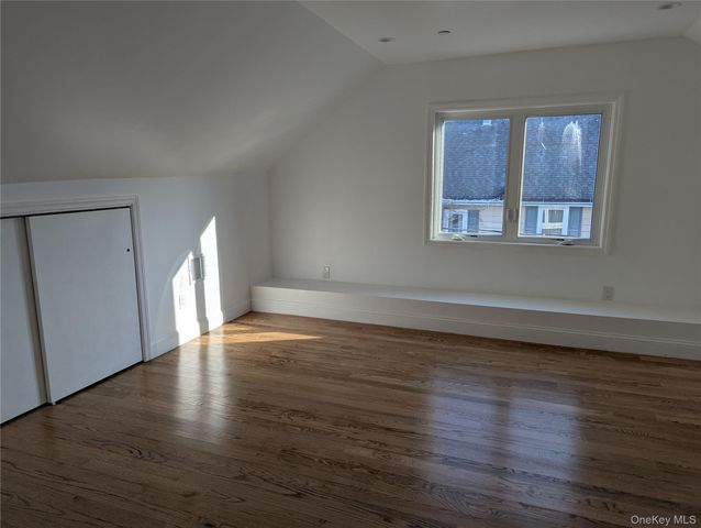 62 Forest Row, Great Neck, NY 11024