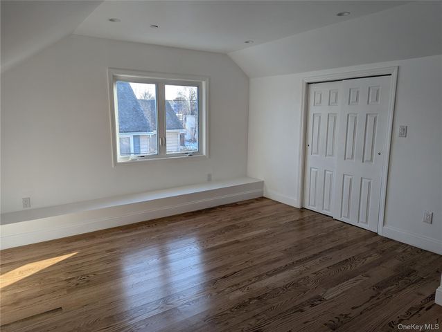 62 Forest Row, Great Neck, NY 11024