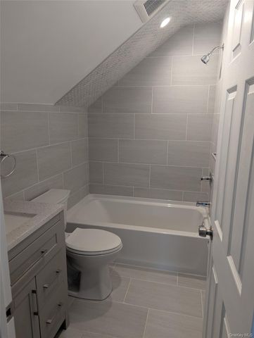 62 Forest Row, Great Neck, NY 11024