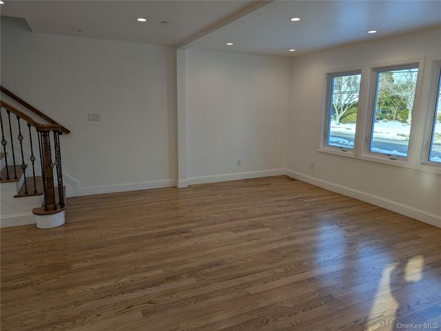 62 Forest Row, Great Neck, NY 11024