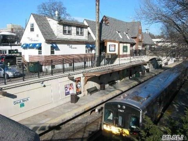 62 Forest Row, Great Neck, NY 11024