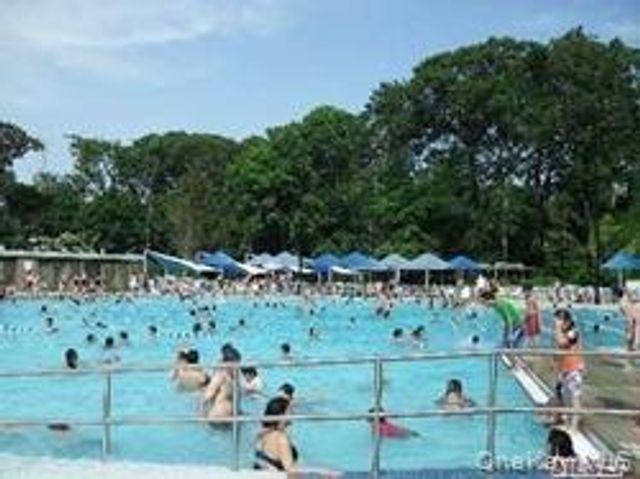 62 Forest Row, Great Neck, NY 11024