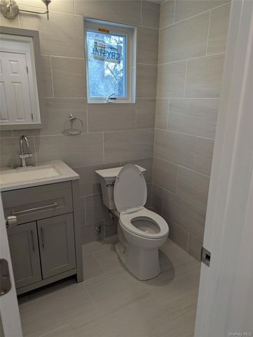 62 Forest Row, Great Neck, NY 11024