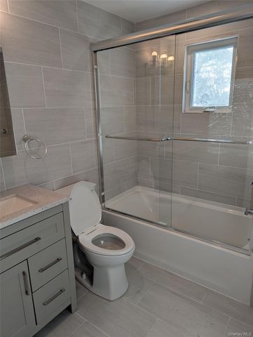 62 Forest Row, Great Neck, NY 11024