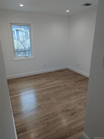 62 Forest Row, Great Neck, NY 11024