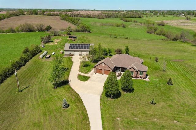 15006 Leavenworth Road, Basehor, KS 66007