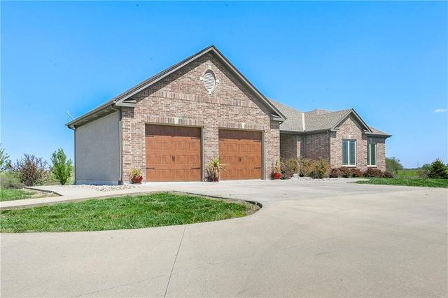 15006 Leavenworth Road, Basehor, KS 66007