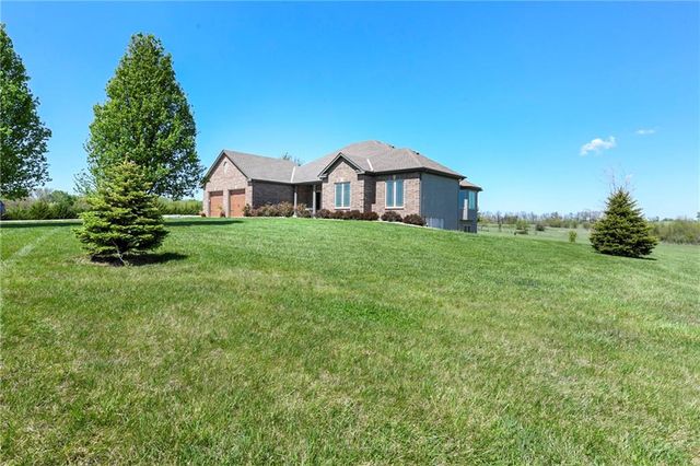 15006 Leavenworth Road, Basehor, KS 66007