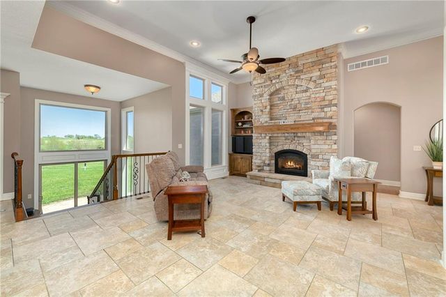 15006 Leavenworth Road, Basehor, KS 66007
