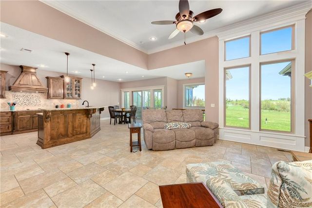 15006 Leavenworth Road, Basehor, KS 66007