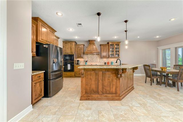 15006 Leavenworth Road, Basehor, KS 66007