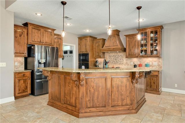 15006 Leavenworth Road, Basehor, KS 66007
