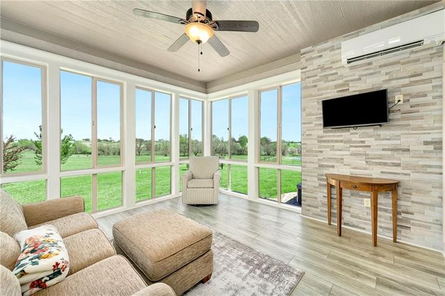 15006 Leavenworth Road, Basehor, KS 66007
