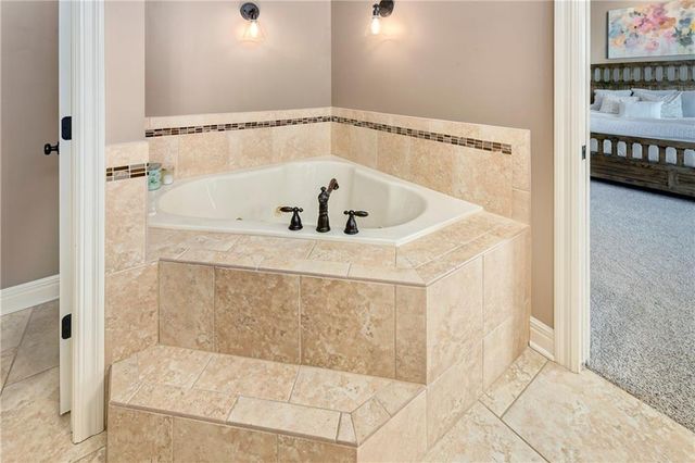15006 Leavenworth Road, Basehor, KS 66007