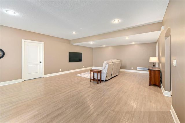 15006 Leavenworth Road, Basehor, KS 66007