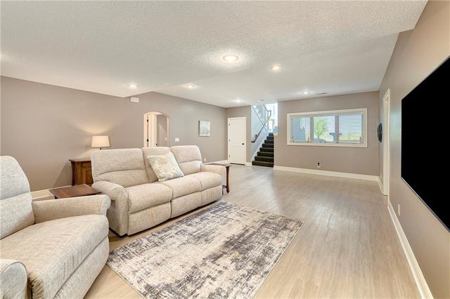 15006 Leavenworth Road, Basehor, KS 66007