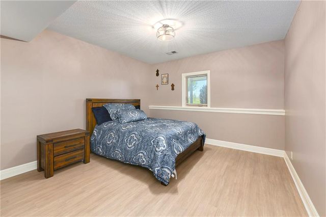 15006 Leavenworth Road, Basehor, KS 66007