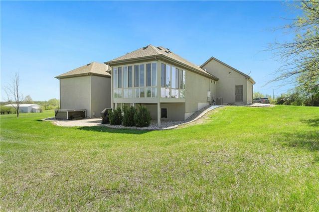 15006 Leavenworth Road, Basehor, KS 66007