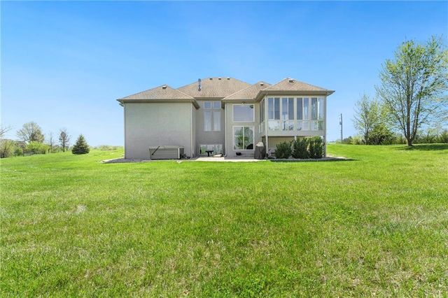 15006 Leavenworth Road, Basehor, KS 66007