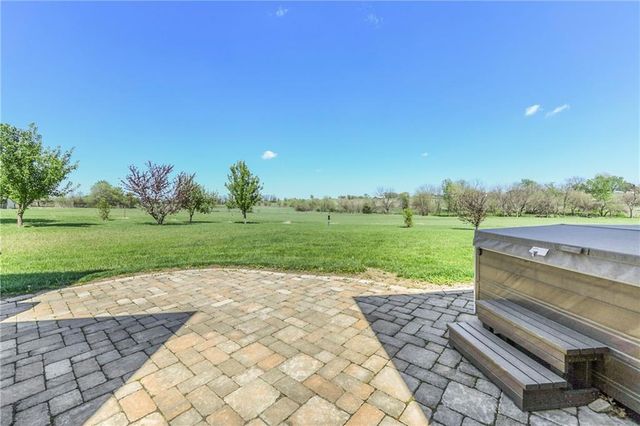 15006 Leavenworth Road, Basehor, KS 66007