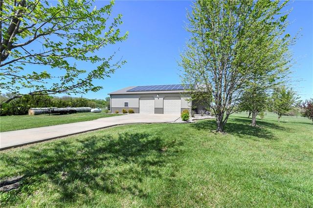 15006 Leavenworth Road, Basehor, KS 66007