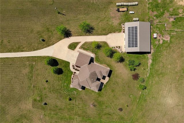 15006 Leavenworth Road, Basehor, KS 66007