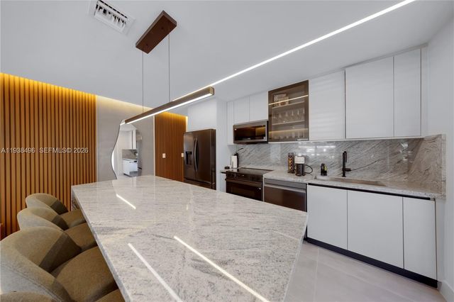 166 NW 41st St, Miami, FL 33127