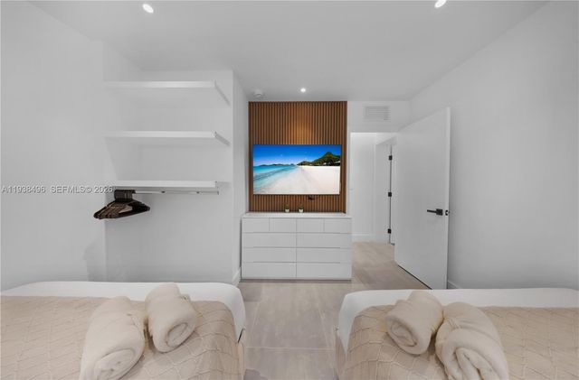 166 NW 41st St, Miami, FL 33127