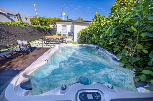 166 NW 41st St, Miami, FL 33127