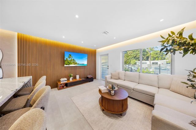 166 NW 41st St, Miami, FL 33127