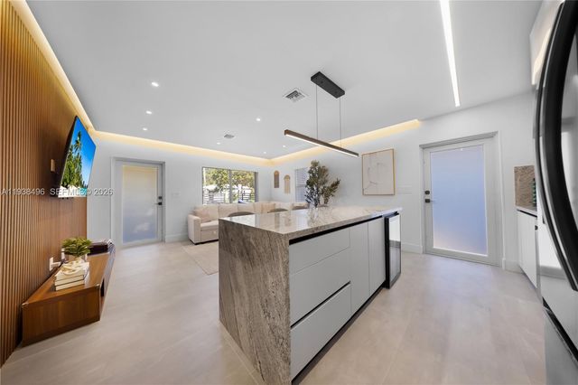 166 NW 41st St, Miami, FL 33127