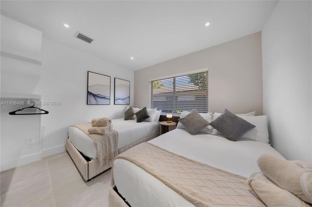 166 NW 41st St, Miami, FL 33127