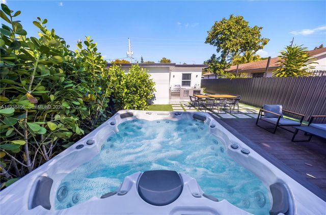 166 NW 41st St, Miami, FL 33127