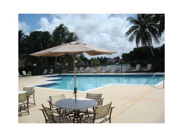9458 PALM Circle S 9458, Pembroke Pines, FL 33025
