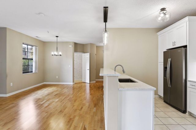 2566 Ellis Avenue 105, Saint Paul, MN 55114