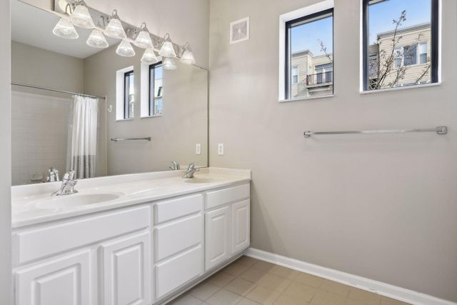 2566 Ellis Avenue 105, Saint Paul, MN 55114