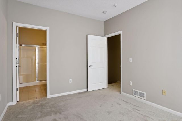 2566 Ellis Avenue 105, Saint Paul, MN 55114