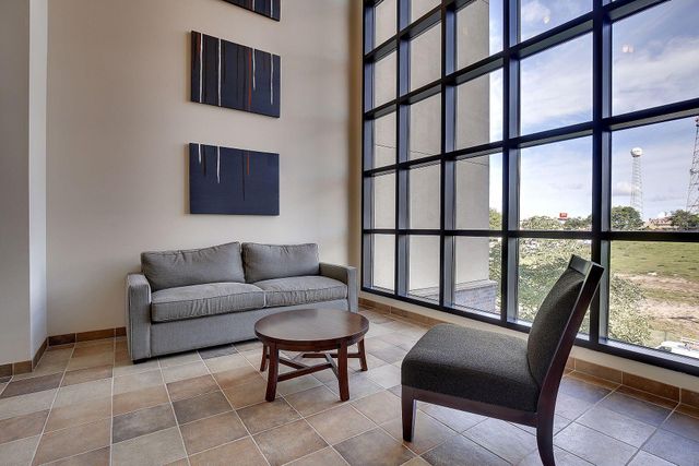 2566 Ellis Avenue 105, Saint Paul, MN 55114