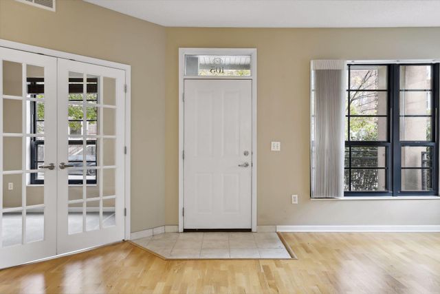 2566 Ellis Avenue 105, Saint Paul, MN 55114