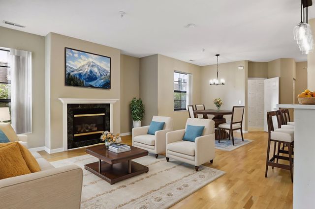 2566 Ellis Avenue 105, Saint Paul, MN 55114