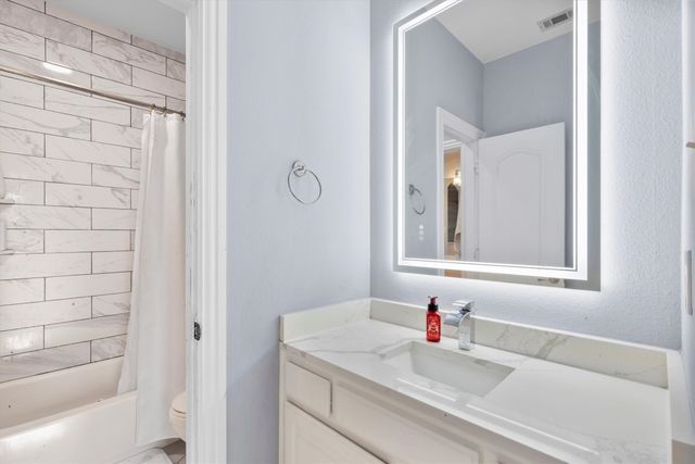 1709 E Branch Hollow Drive, Carrollton, TX 75007