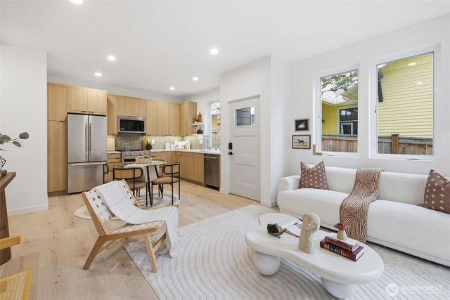 5904 42nd Avenue SW, Seattle, WA 98136