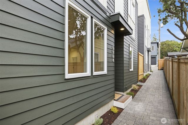 5904 42nd Avenue SW, Seattle, WA 98136