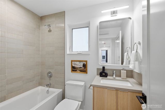 5904 42nd Avenue SW, Seattle, WA 98136