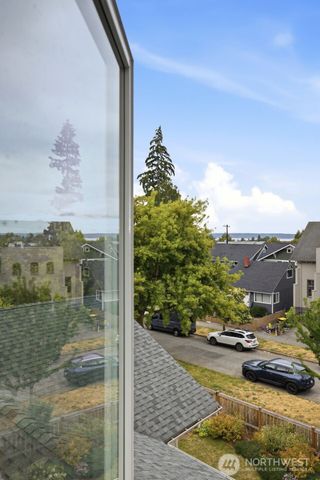 5904 42nd Avenue SW, Seattle, WA 98136