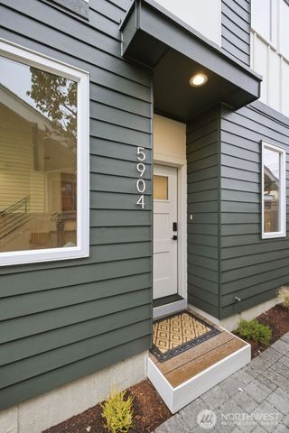 5904 42nd Avenue SW, Seattle, WA 98136
